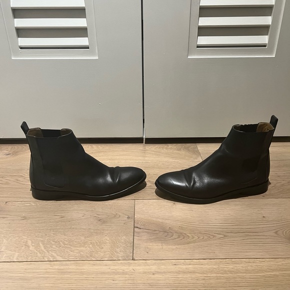 Everlane Leather Chelsea Boots - Picture 4 of 10